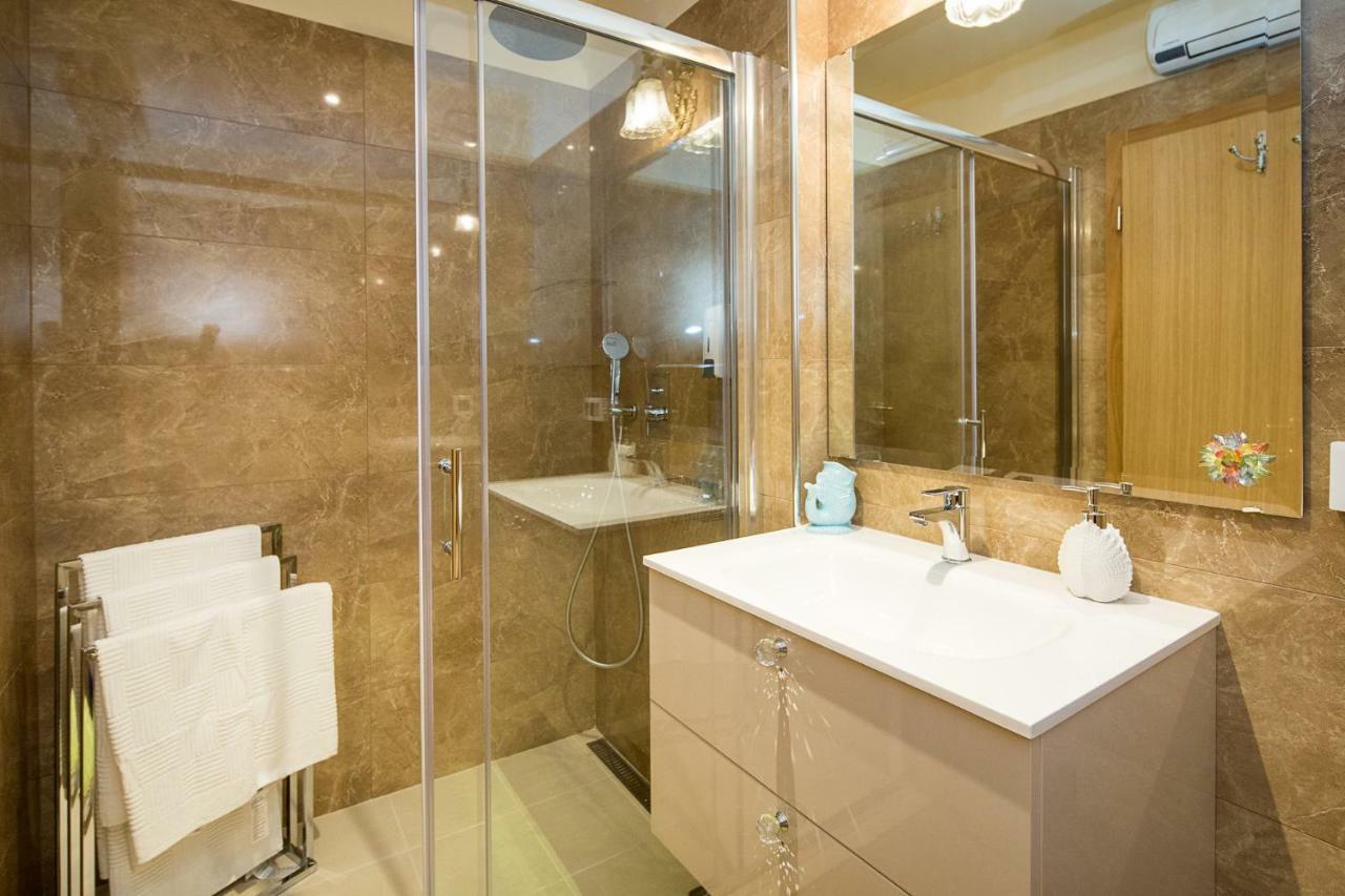 Valdibora Sea View Residence Rovinj Bagian luar foto