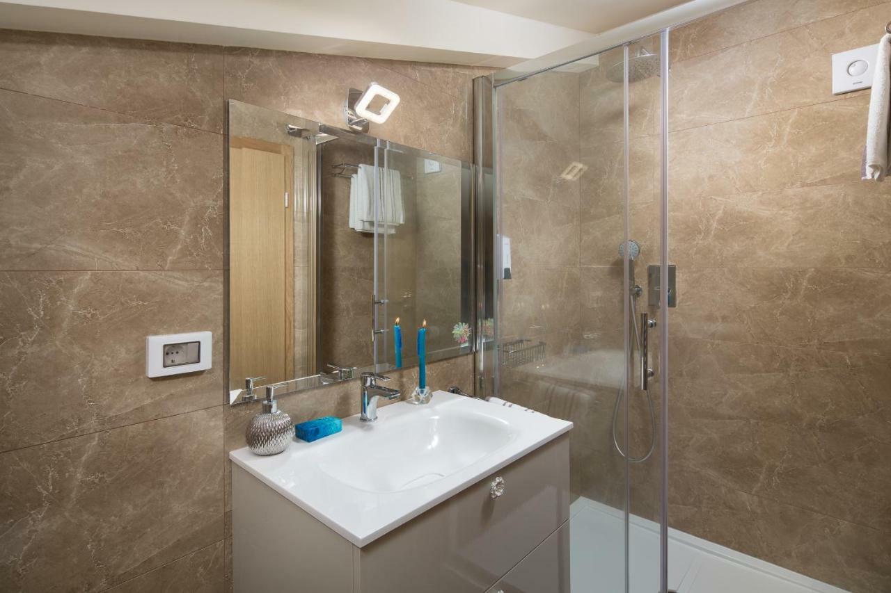 Valdibora Sea View Residence Rovinj Bagian luar foto